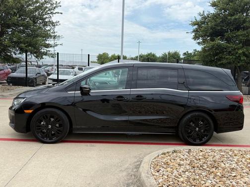Crystal Black Pearl 2025 Honda Odyssey Sport-L