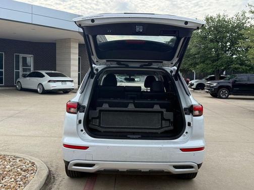 White Diamond 2024 Mitsubishi Outlander SE 2.5 2WD