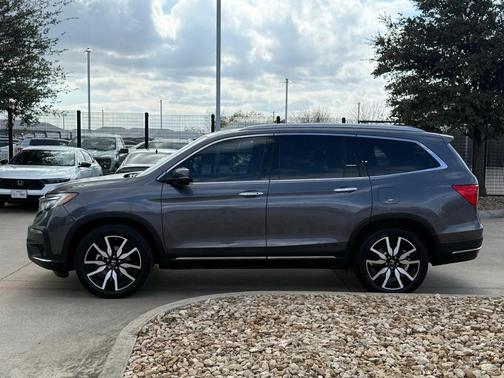 2022 Honda Pilot Touring 8-Passenger