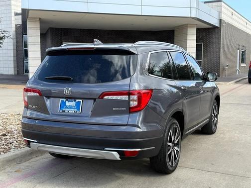 2022 Honda Pilot Touring 8-Passenger