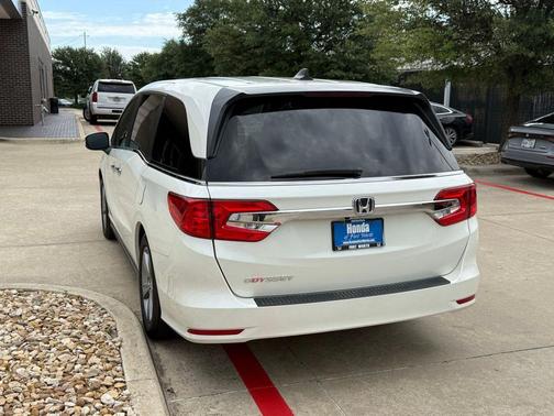 White Diamond Pearl 2019 Honda Odyssey EX-L