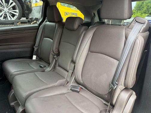 White Diamond Pearl 2019 Honda Odyssey EX-L