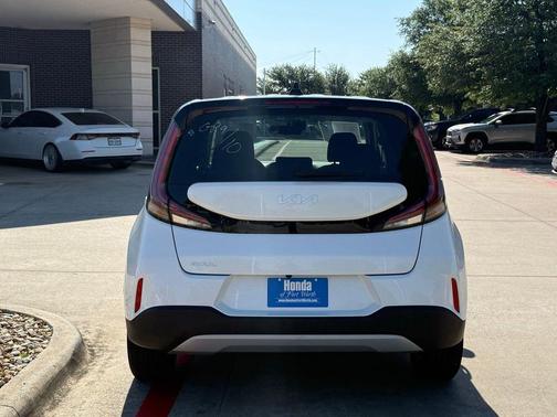 Snow White Pearl 2023 Kia Soul LX