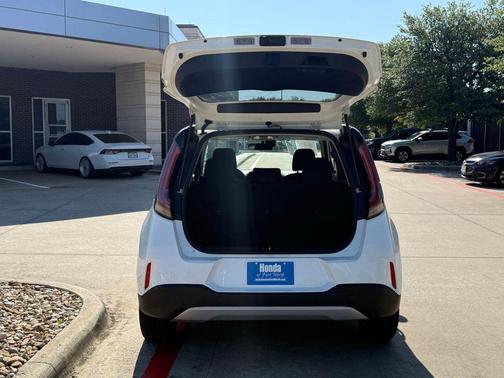 Snow White Pearl 2023 Kia Soul LX