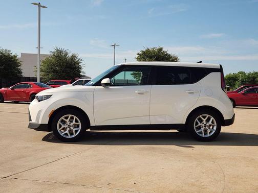 Snow White Pearl 2023 Kia Soul LX
