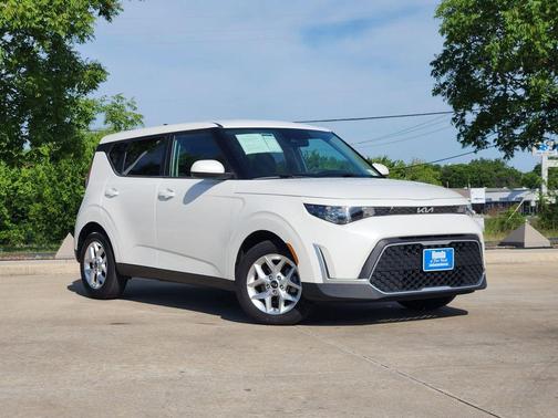 Snow White Pearl 2023 Kia Soul LX