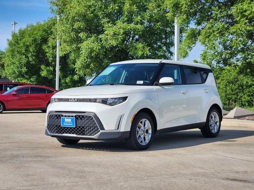 Snow White Pearl 2023 Kia Soul LX