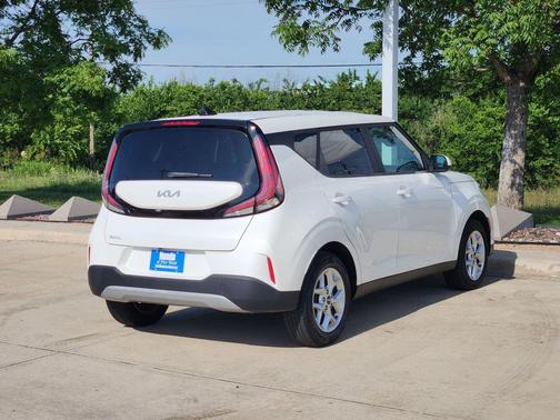 Snow White Pearl 2023 Kia Soul LX