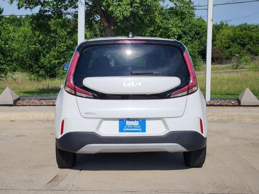 Snow White Pearl 2023 Kia Soul LX