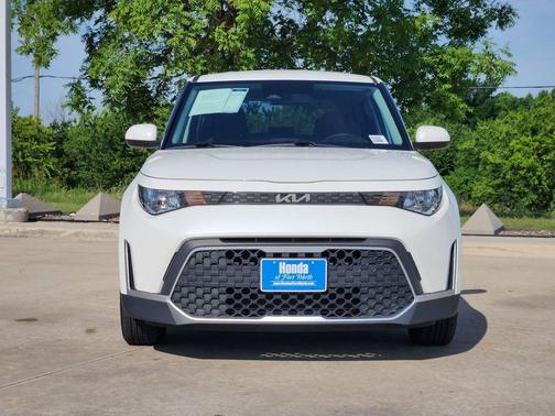 Snow White Pearl 2023 Kia Soul LX
