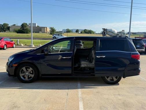 Obsidian Blue Pearl 2022 Honda Odyssey EX