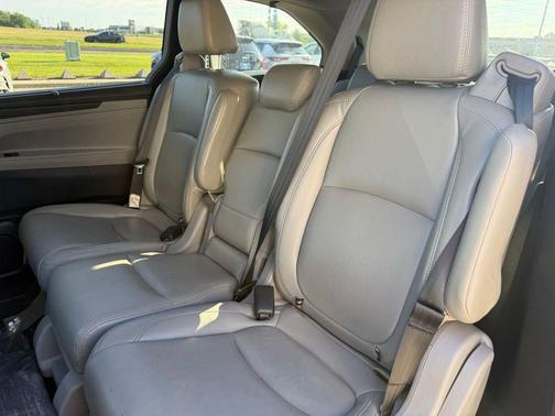Obsidian Blue Pearl 2022 Honda Odyssey EX
