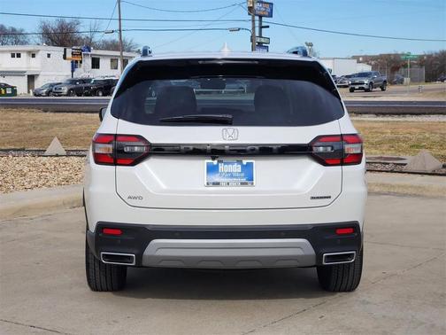 2025 Honda Pilot Touring 8-Passenger