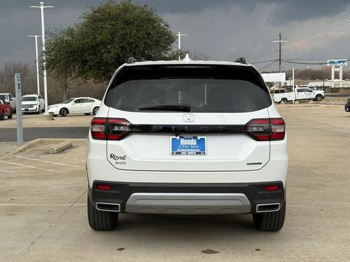 2025 Honda Pilot Touring 8-Passenger