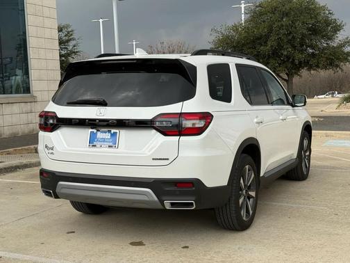 2025 Honda Pilot Touring 8-Passenger