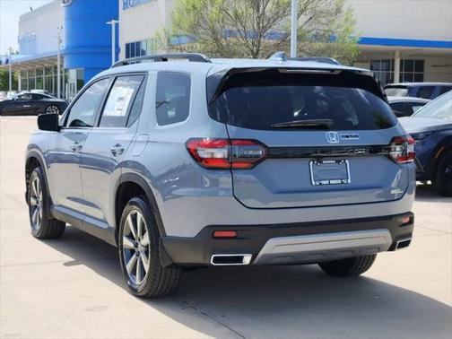 2025 Honda Pilot Touring 8-Passenger