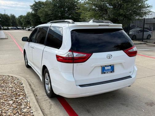 Super White 2019 Toyota Sienna LE