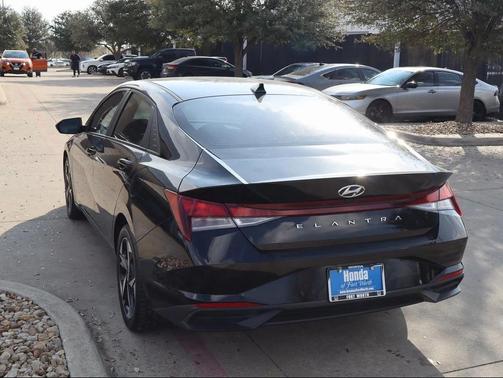 2023 Hyundai ELANTRA SEL