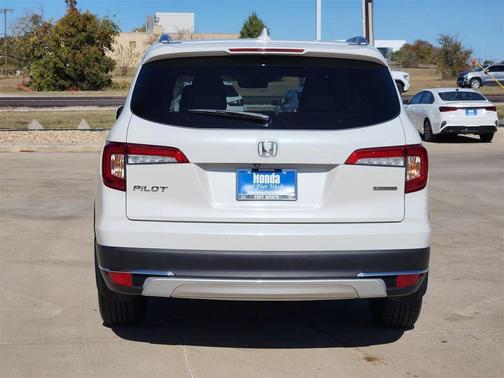 2022 Honda Pilot Touring 8-Passenger