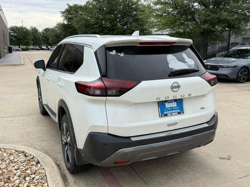 Pearl White Tricoat 2023 Nissan Rogue SL