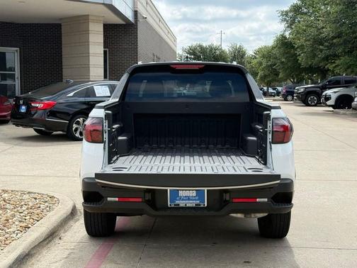Atlas White 2025 Hyundai SANTA CRUZ SEL