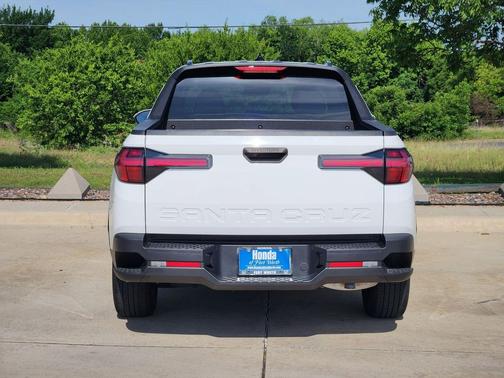 Atlas White 2025 Hyundai SANTA CRUZ SEL