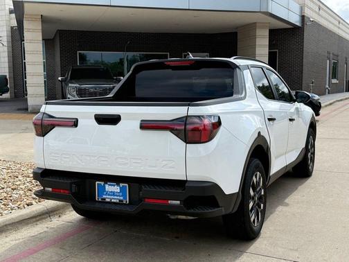 Atlas White 2025 Hyundai SANTA CRUZ SEL