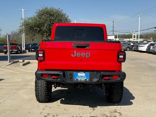 Firecracker Red Clearcoat 2021 Jeep Gladiator Rubicon