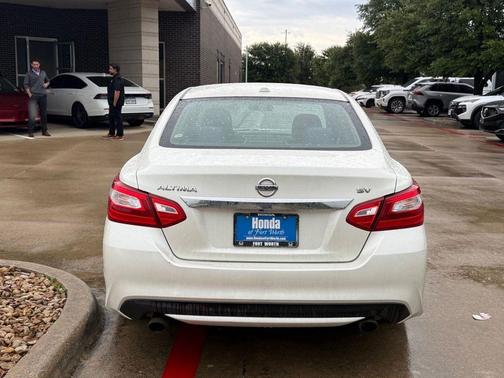 Pearl White 2016 Nissan Altima 2.5 SV