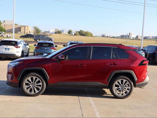 2022 Toyota RAV4 XLE Premium