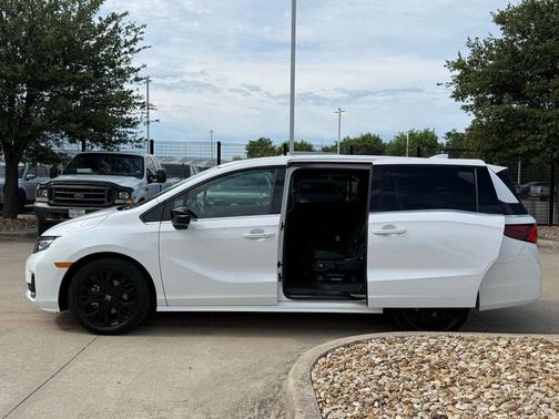 Platinum White Pearl 2025 Honda Odyssey Sport-L