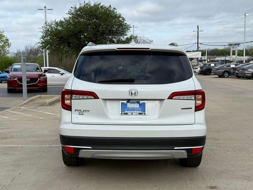 Platinum White Pearl 2022 Honda Pilot Touring 8-Passenger