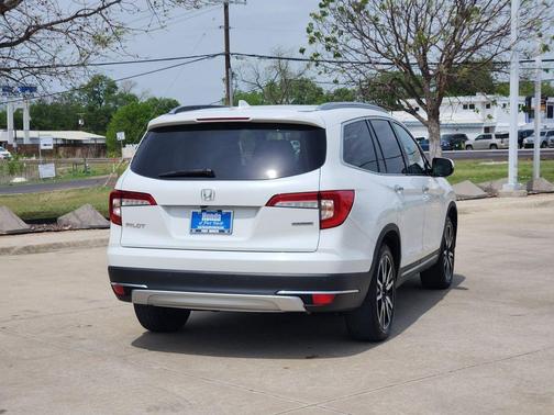 Platinum White Pearl 2022 Honda Pilot Touring 8-Passenger