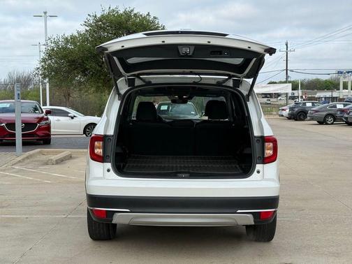 Platinum White Pearl 2022 Honda Pilot Touring 8-Passenger