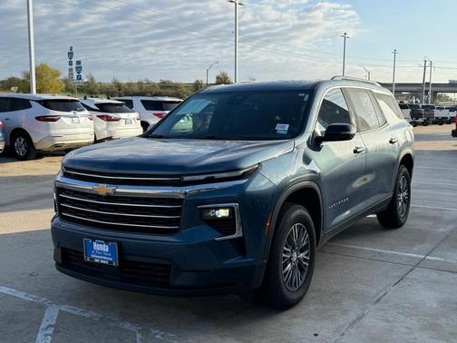 2025 Chevrolet Traverse LT