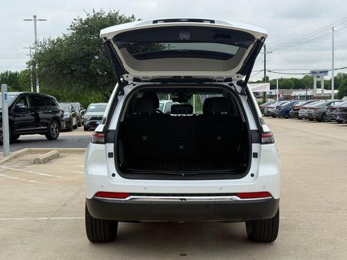 Bright White 2023 Jeep Grand Cherokee Limited