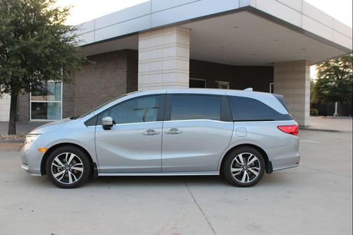 Lunar Silver Metallic 2024 Honda Odyssey Touring
