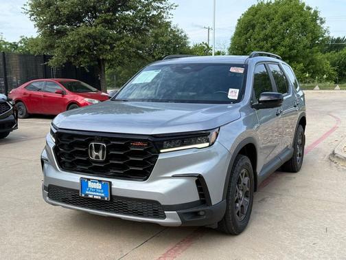 Lunar Silver 2024 Honda Pilot TrailSport
