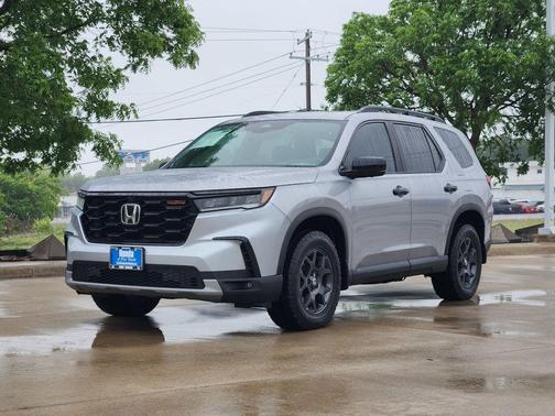 Lunar Silver 2024 Honda Pilot TrailSport