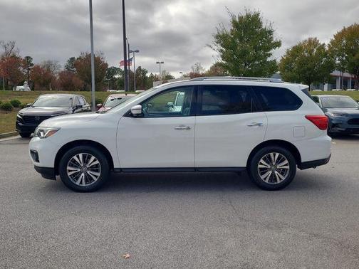 2019 Nissan Pathfinder SL