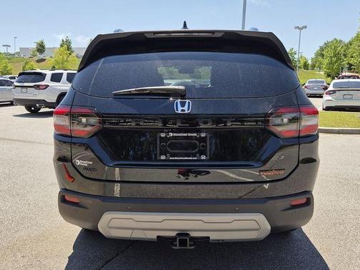 Crystal Black Pearl 2025 Honda Pilot TrailSport