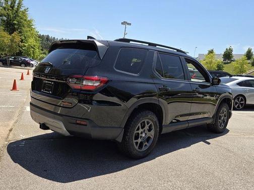 Crystal Black Pearl 2025 Honda Pilot TrailSport