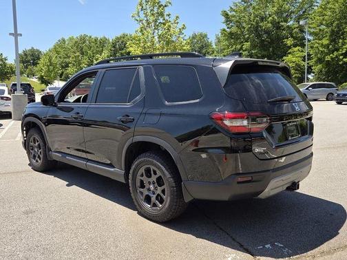 Crystal Black Pearl 2025 Honda Pilot TrailSport