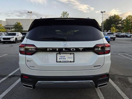White Diamond Pearl 2026 Honda Pilot Touring