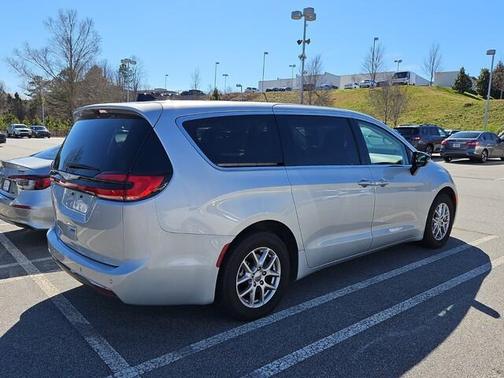 2024 Chrysler Pacifica Touring-L