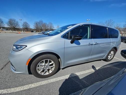 2024 Chrysler Pacifica Touring-L