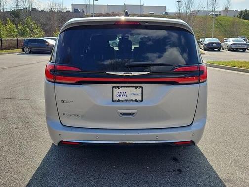 2024 Chrysler Pacifica Touring-L