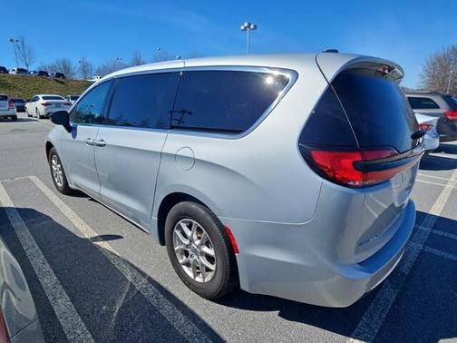 2024 Chrysler Pacifica Touring-L
