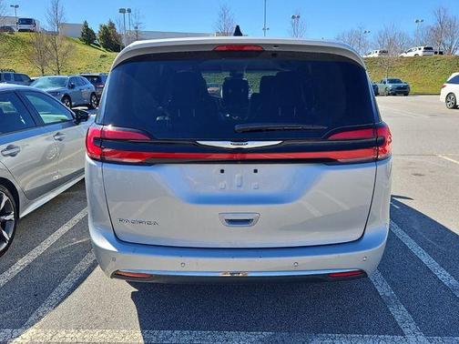 2024 Chrysler Pacifica Touring-L