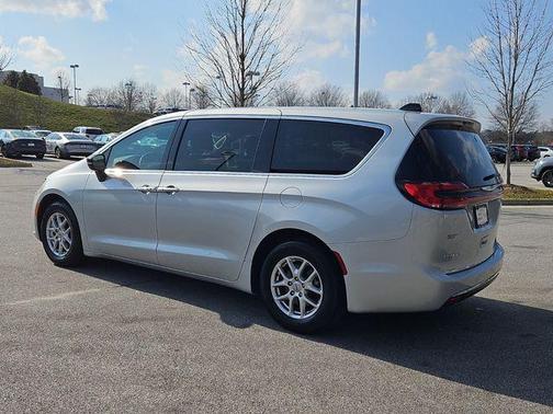 2024 Chrysler Pacifica Touring-L